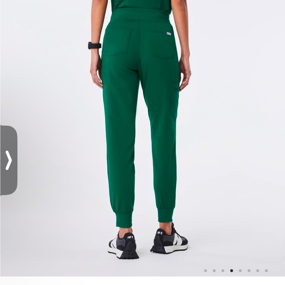 High waisted hunter green Zamora pants / Rafaela oversized scrub top - Picture 2 of 4